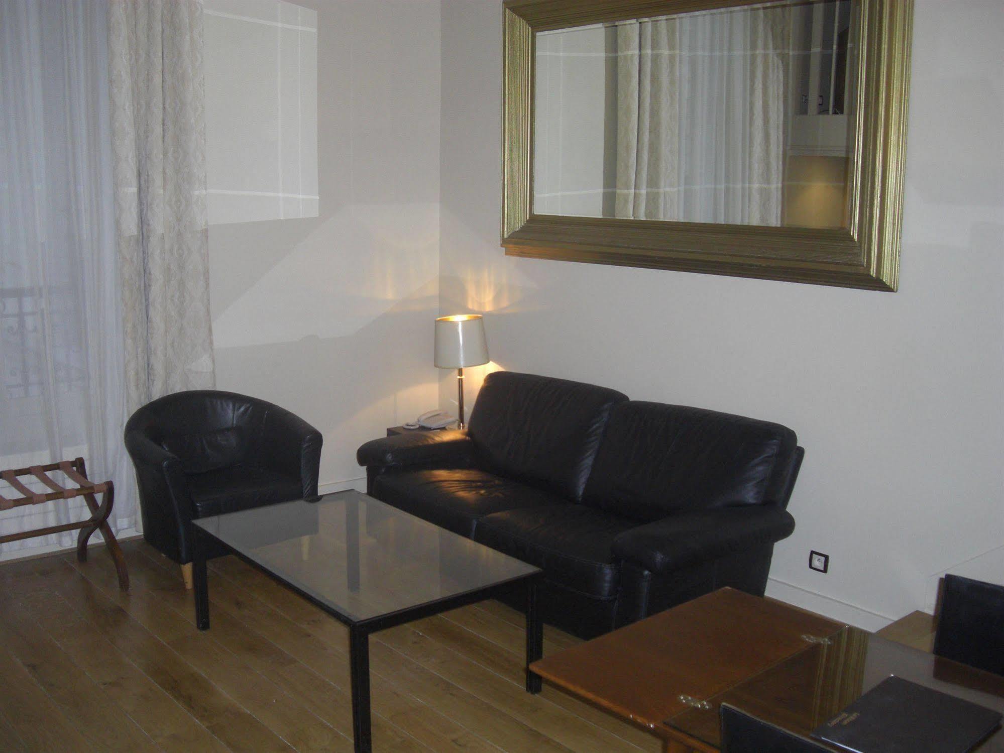 Les Saint James Albany Apartment